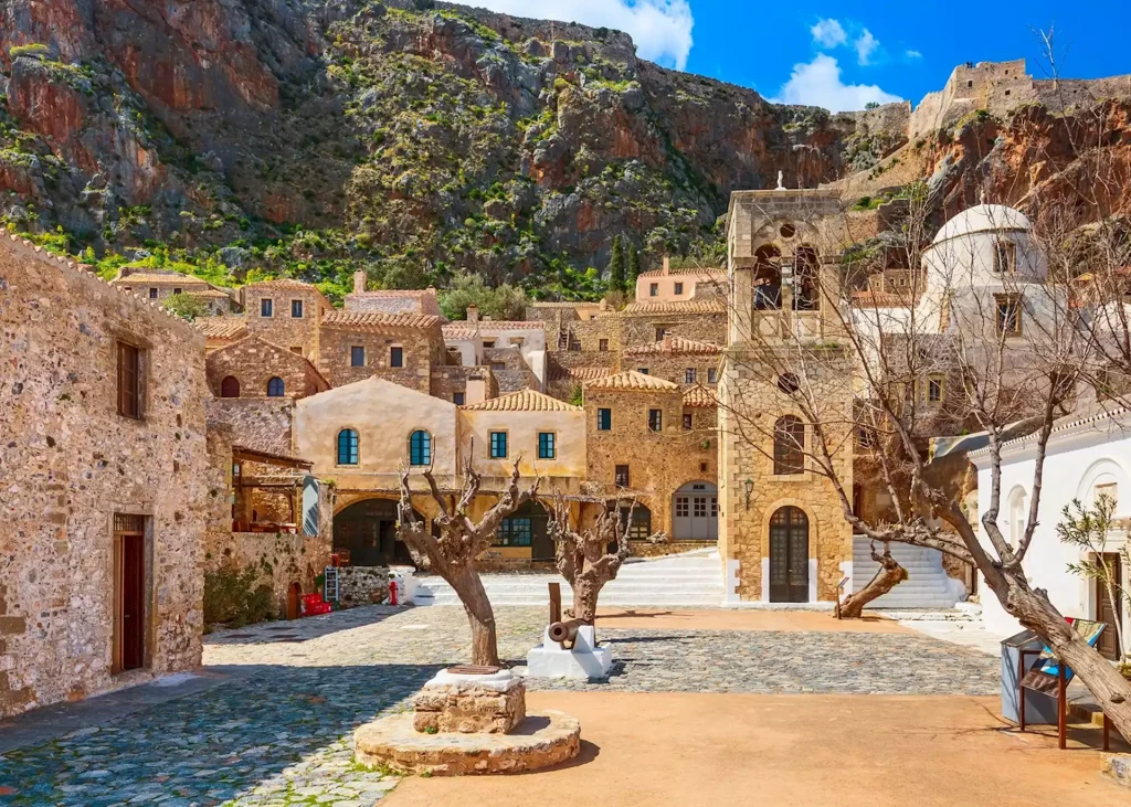 15995806-town-square-monemvasia